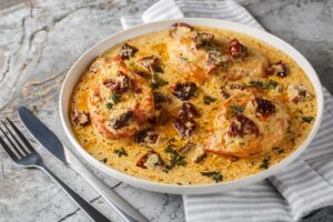 Τι είναι το Marry Me Chicken και γιατί έγινε η Νο2 πιο viral συνταγή παγκοσμίως του 2025;