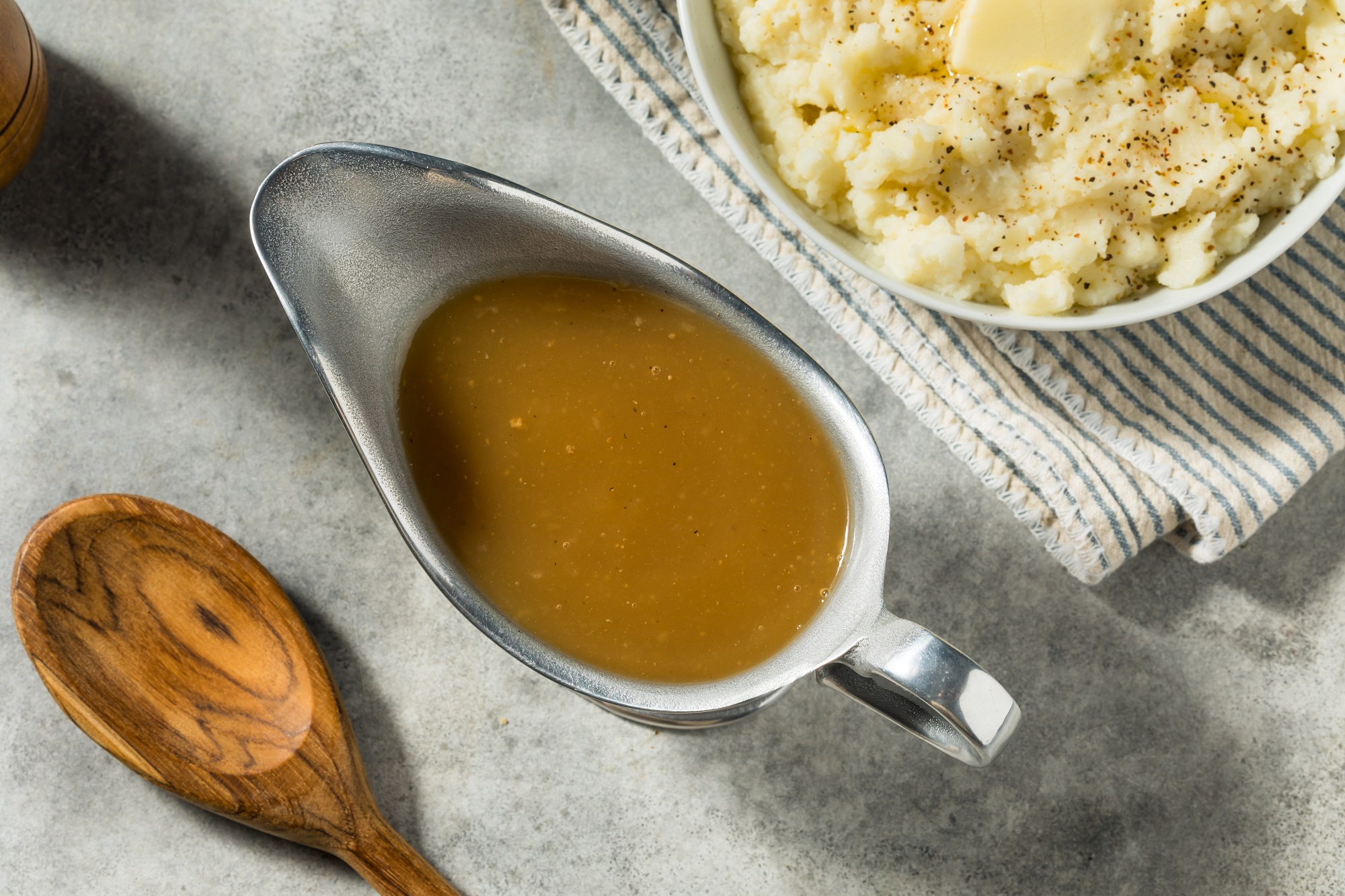Homemade,Brown,Turkey,Gravy,In,A,Boat