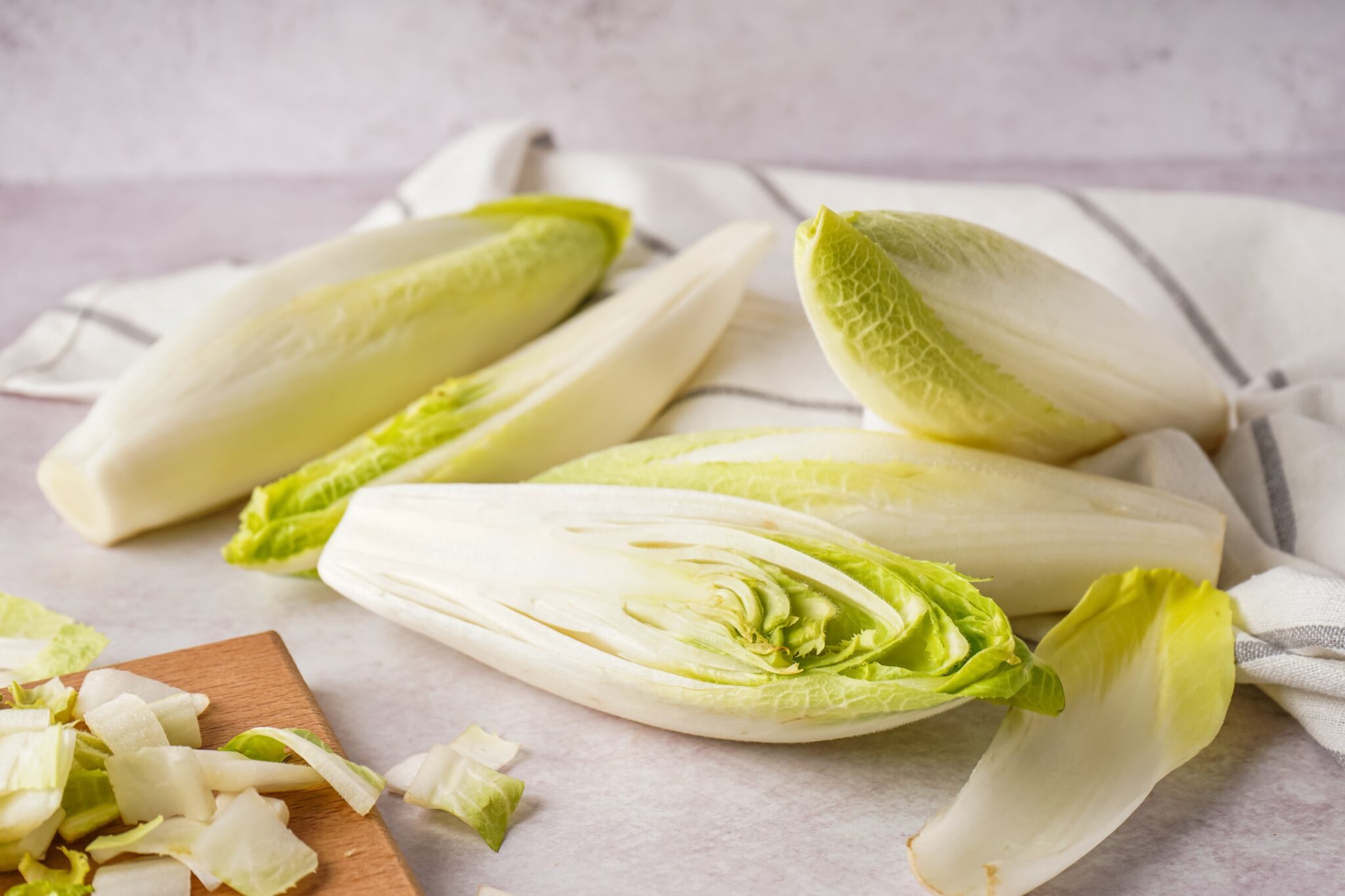 Fresh,Cut,Endive,On,Light,Background