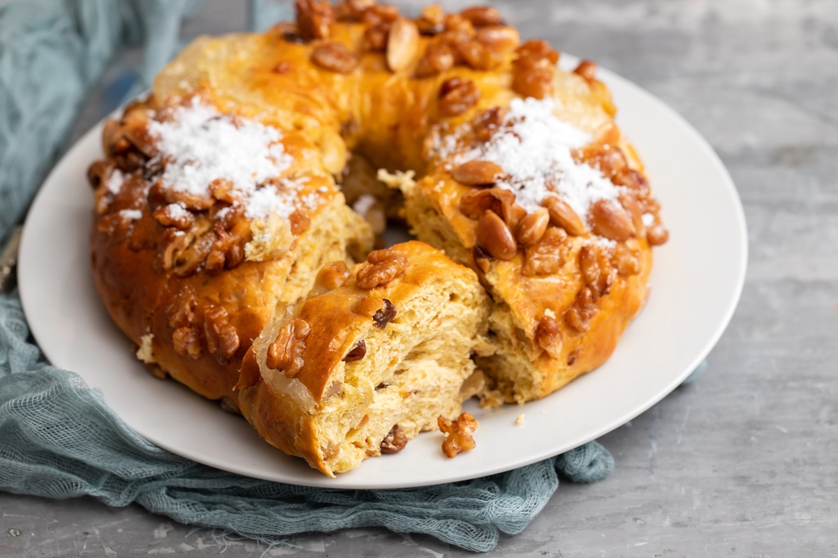 Typical,Portuguese,Fruit,Cake,Bolo,Rainha,On,White,Big,Dish