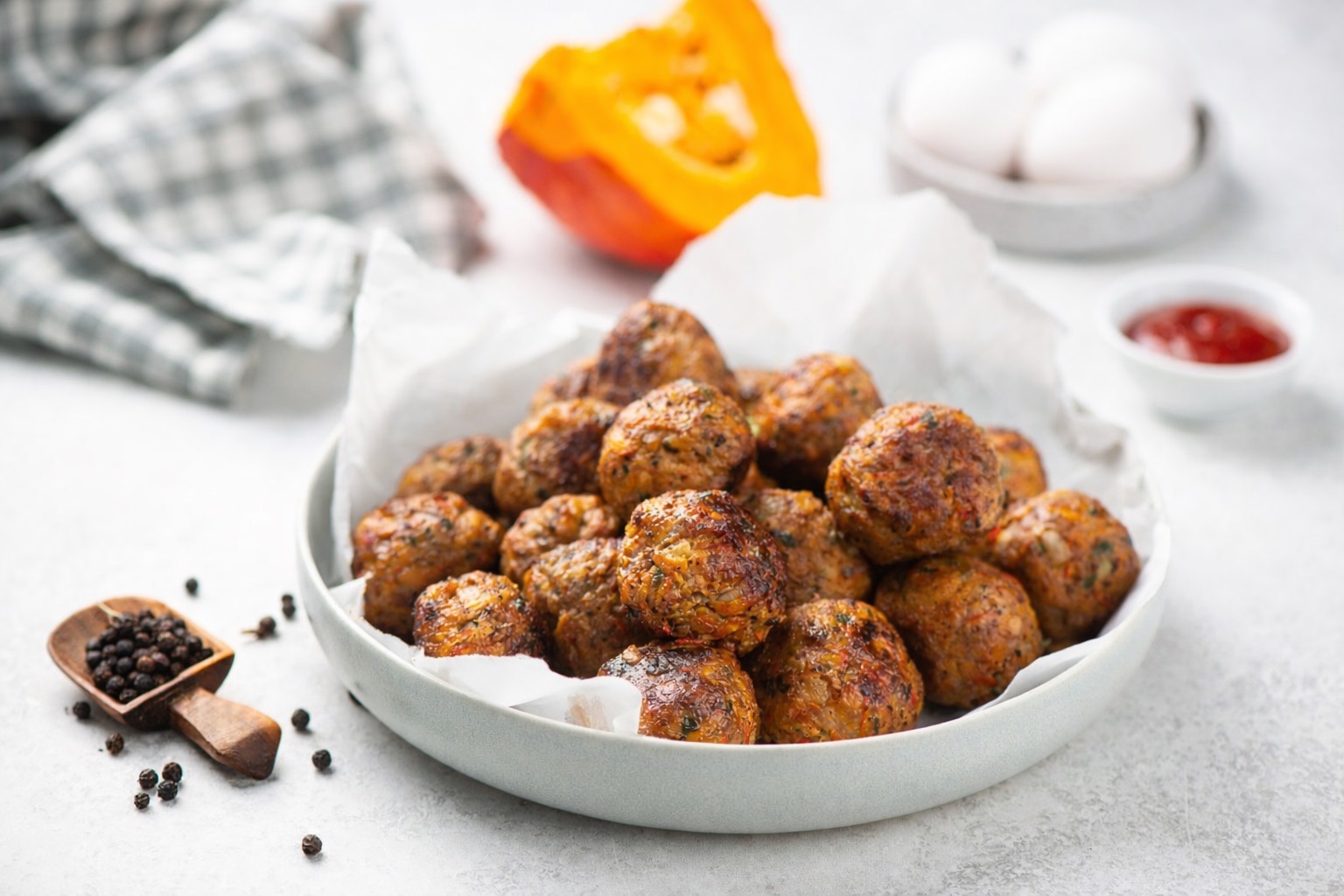 comfort me keftedakia, soutzoukakia, loukoumades_anoigma