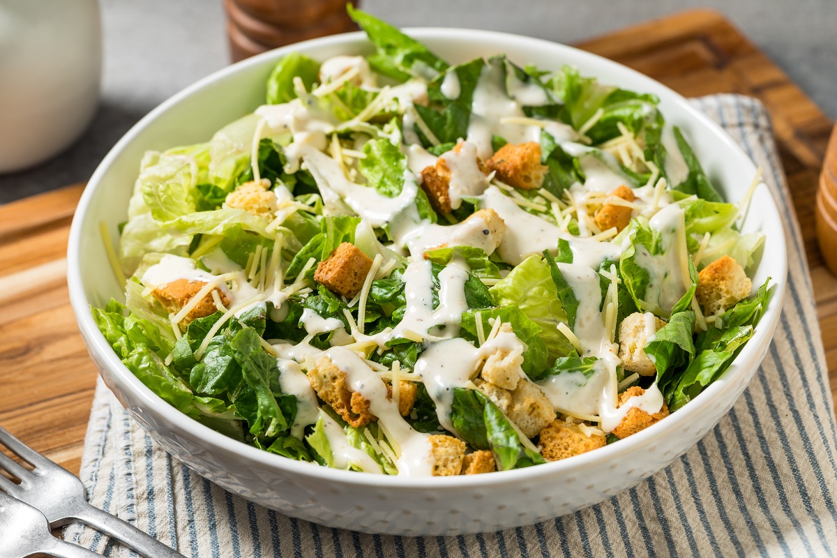 Healthy,Homemade,Caesar,Salad,With,Cheese,Dressing,And,Croutons