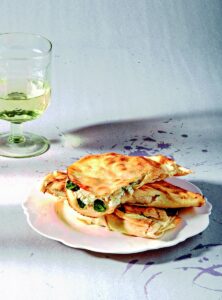Χορτοτυρόπιτα με αραβική πίτα στην τοστιέρα