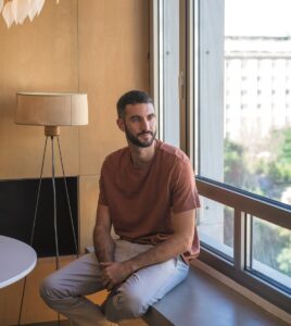 Ο Κάρολος Μιχαηλίδης, ένας «αρχιτέκτονας φαγητού», σχεδιάζει γεύσεις και μαγειρεύει αναμνήσεις