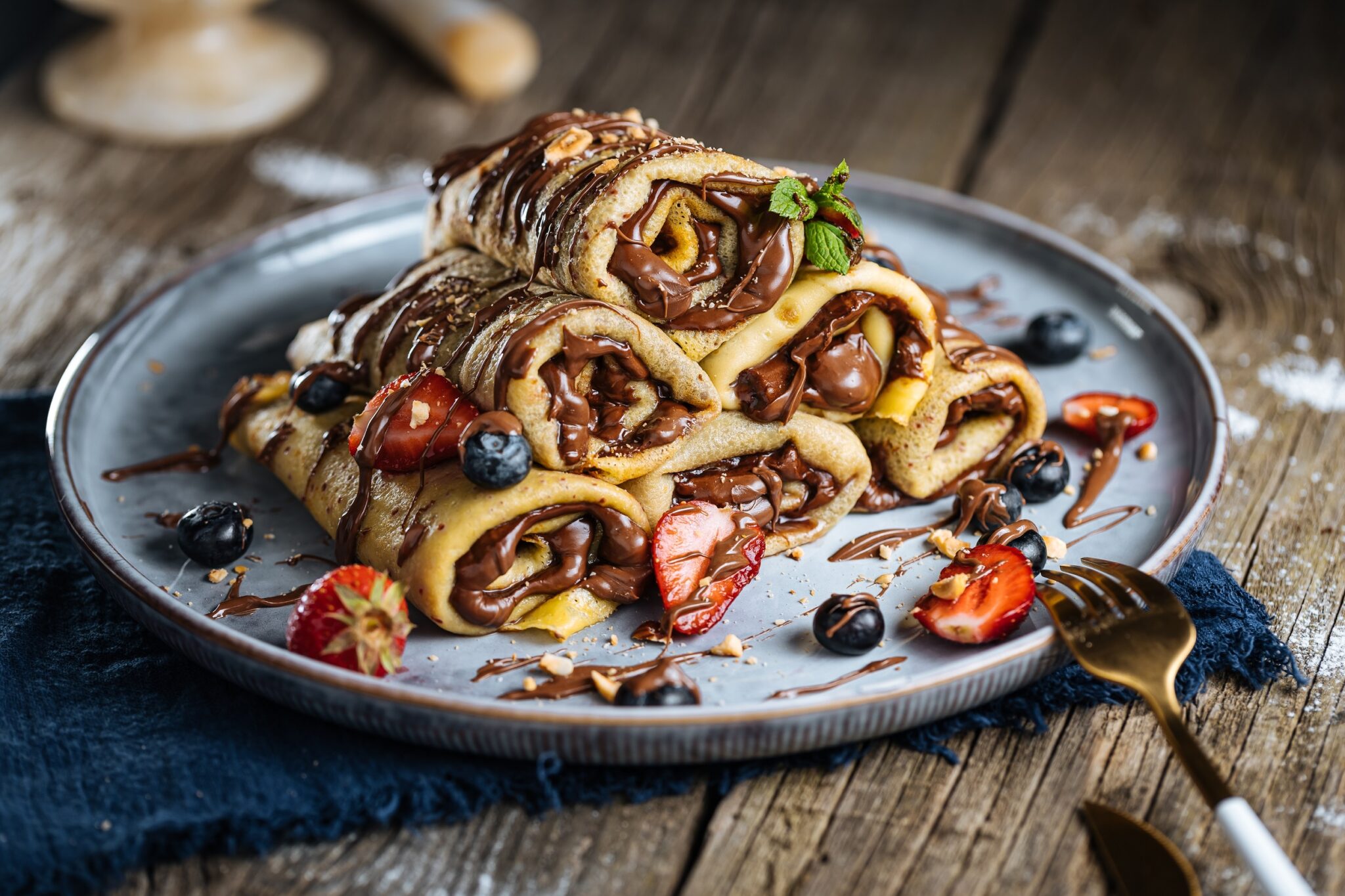 Crepes,With,Chocolate,Filling,Arranged,In,Pyramid,Shape,With,Seasonal