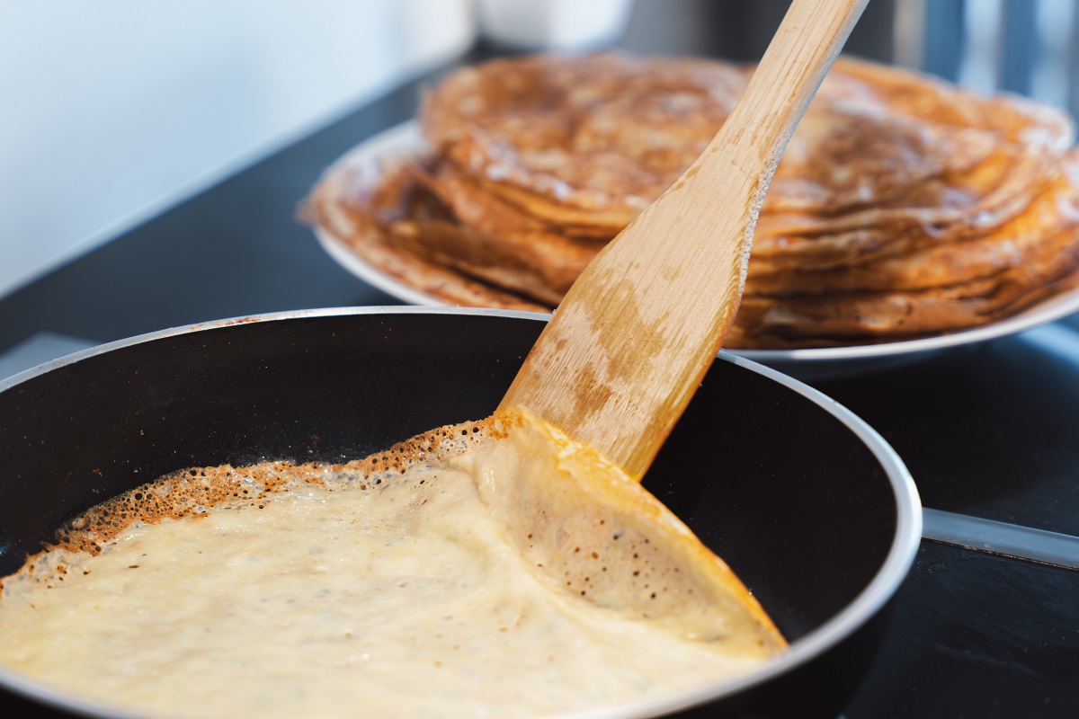 Chef,Flipping,Golden,Pancake,In,Hot,Frying,Pan,,Process,Of