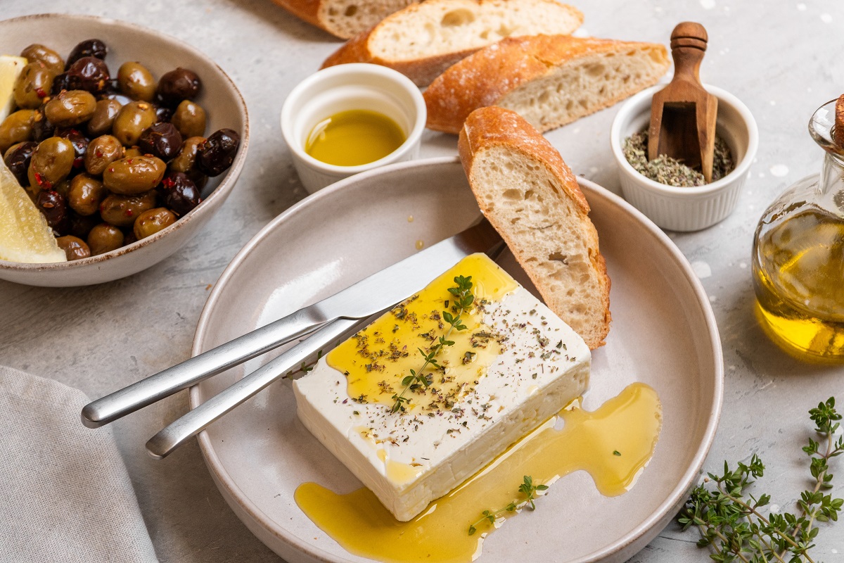 Feta,Cheese,With,Olives,,Olive,Oil,And,Herbs,With,Fresh