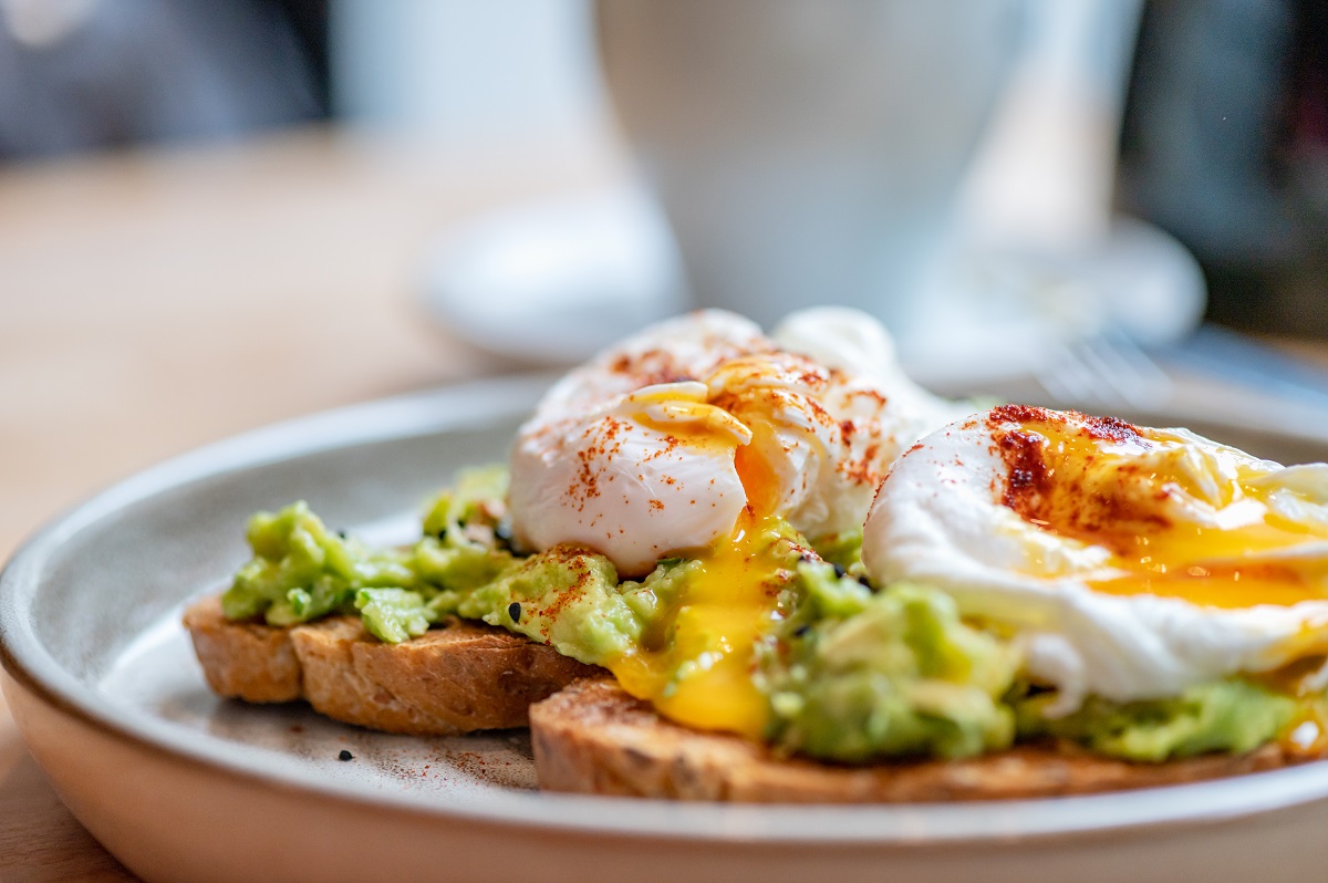 Healthy,Breakfast,With,Wholemeal,Bread,Toast,And,Poached,Egg,With