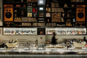 Δεν θέλετε «βρώμικο»; – 5 αθηναϊκά εστιατόρια που σερβίρουν μέχρι αργά