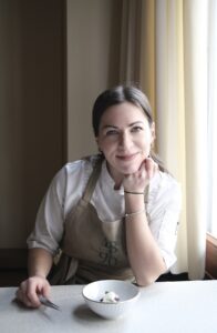 Βασιλική Γιαμούρα: H pastry chef που μαθαίνει κανόνες για να τους σπάει