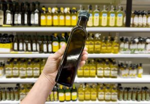 Λήγει το ελαιόλαδο; Τι σημαίνει πραγματικά η ημερομηνία στη φιάλη