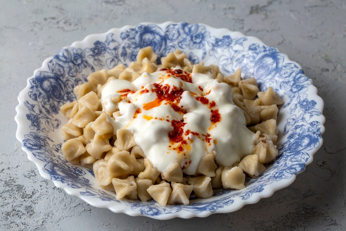 Manti,Turkish,Ravioli,Kayseri,With,Yogurt,And,Chili,Sauce.