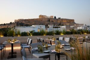 Καλοκαιρινές βραδιές με θέα την Ακρόπολη στο Acropolis Secret Restaurant