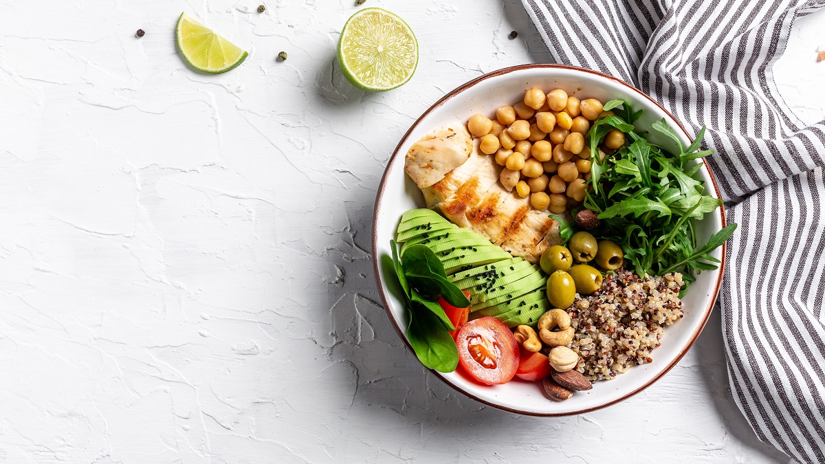 Buddha,Bowl,With,Quinoa,,Avocado,,Roasted,Chicken,,Broccoli,,Chickpeas,,Spinach,