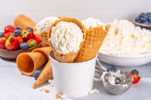 Παγωτό με πρωτεΐνη, μηχανής και ρετρό γεύσεις: Οι τάσεις που βλέπουμε παντού φέτος