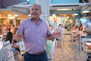 Αρκούδας στην Πάργα: Η ψαροταβέρνα που εδώ και 27 χρόνια σερβίρει φρέσκο ψάρι δίπλα στη θάλασσα