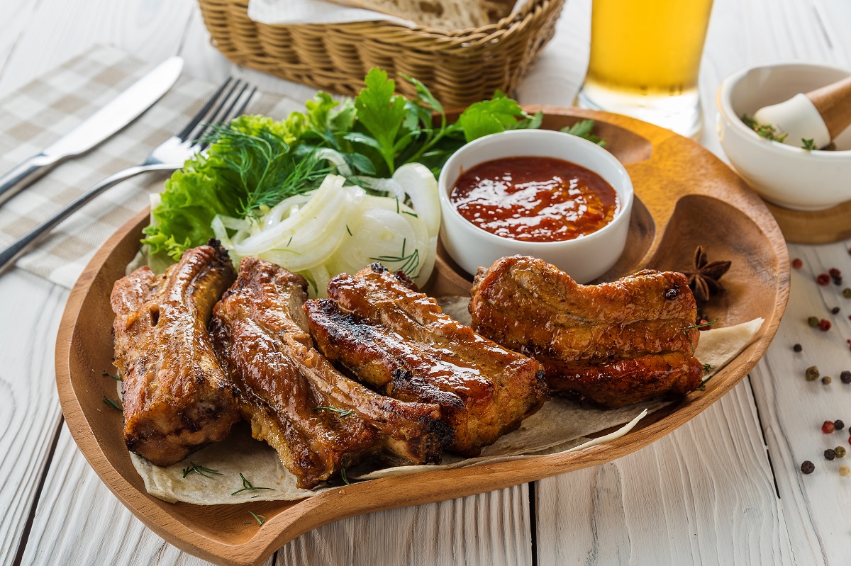 Pork,Ribs,With,Vegetables,And,Beer