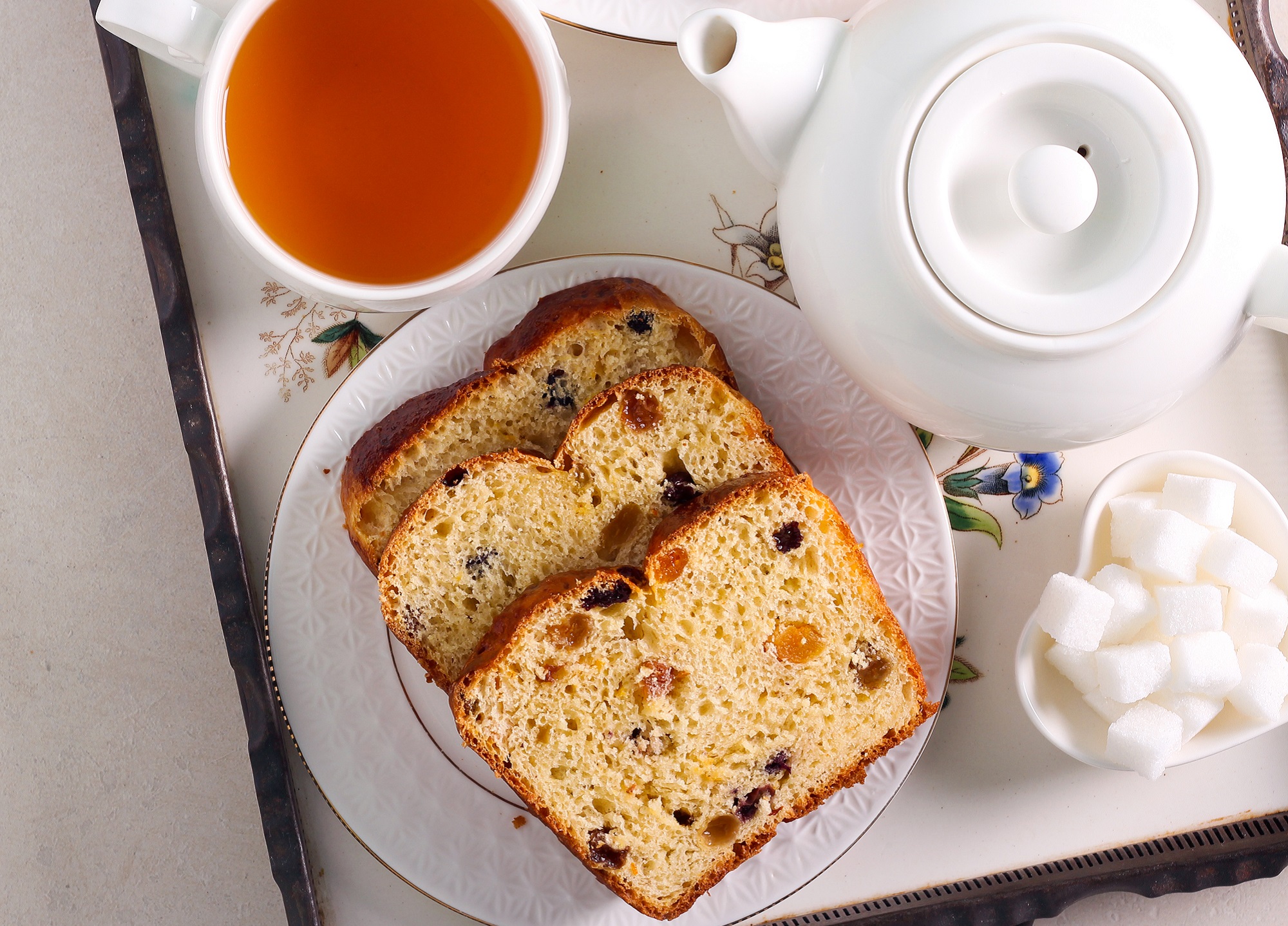 Sweet,Fruit,Tea,Cake,Served,On,Tray
