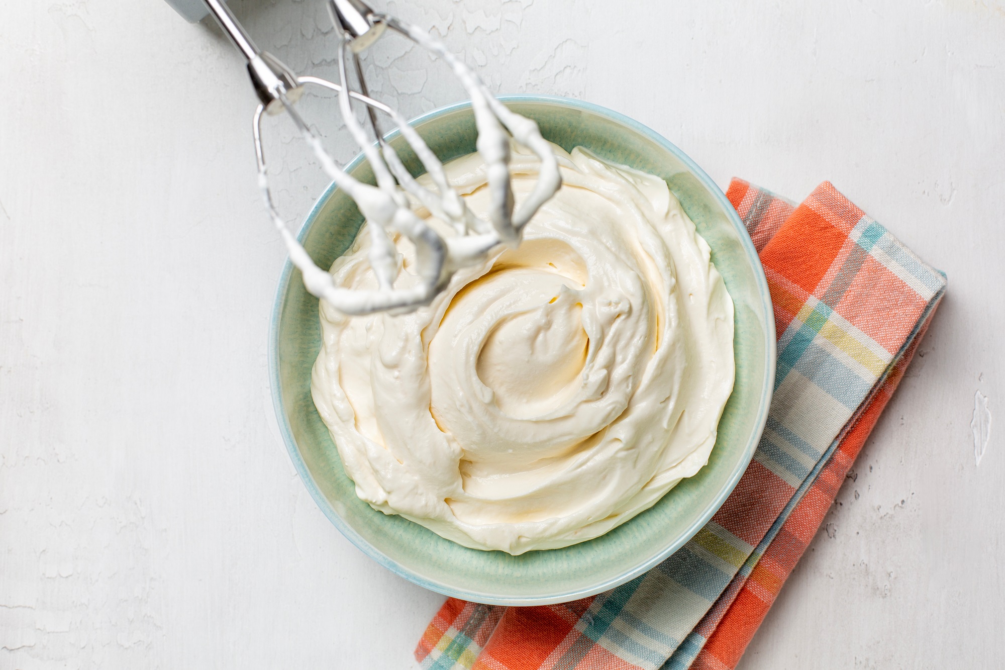 Cooking,Whipped,Cream,With,Hand,Mixer.,Heavy,Cream,,Powdered,Sugar,