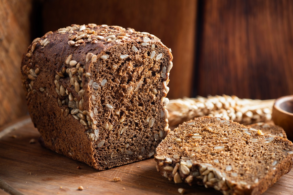 Artisan,Rye,Bread,With,Sunflower,Seeds,On,Wooden,Cutting,Board.