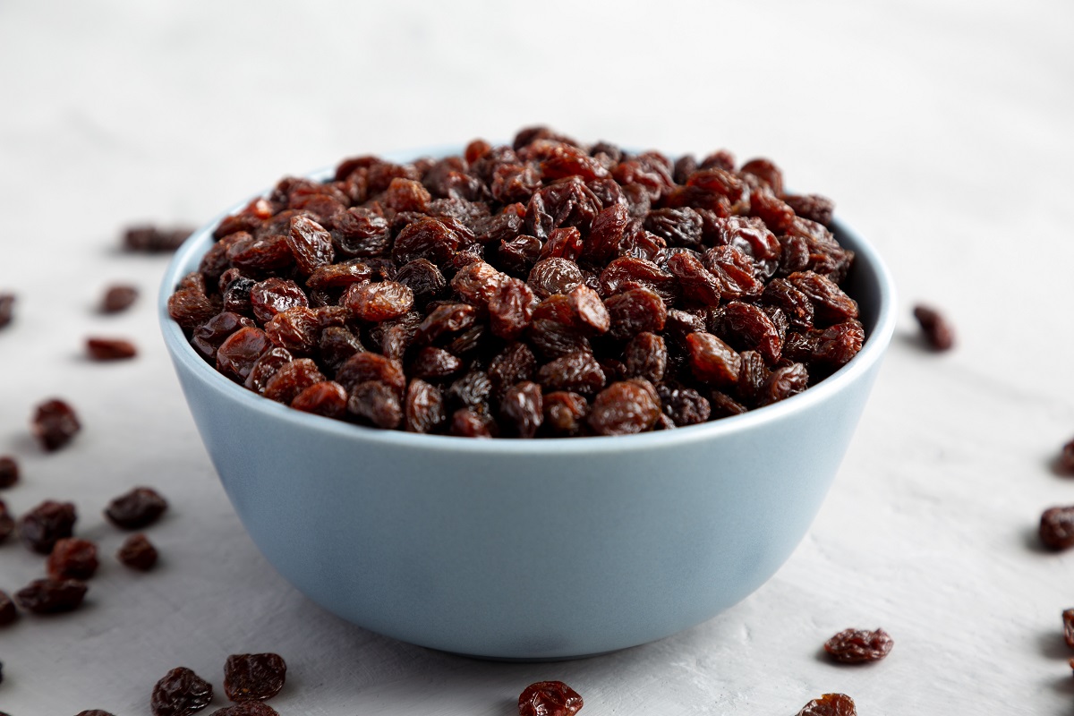 Dried,Brown,Raisins,In,A,Bowl,,Side,View.