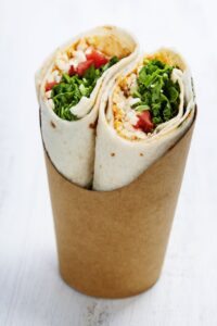 Μεσογειακό wrap με τυρί κρέμα, λαχανικά και μυρωδικά