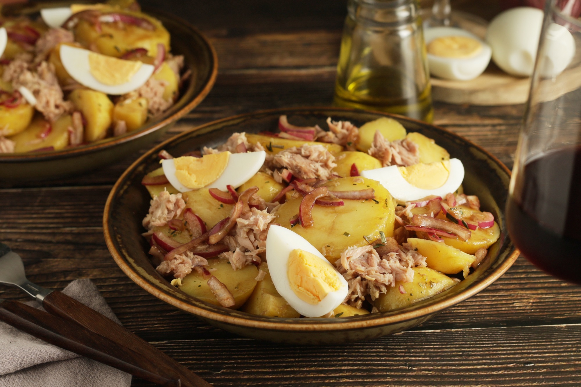 A,Bowl,With,Patatas,Alinadas,Traditional,Spanish,Salad,In,Rustic