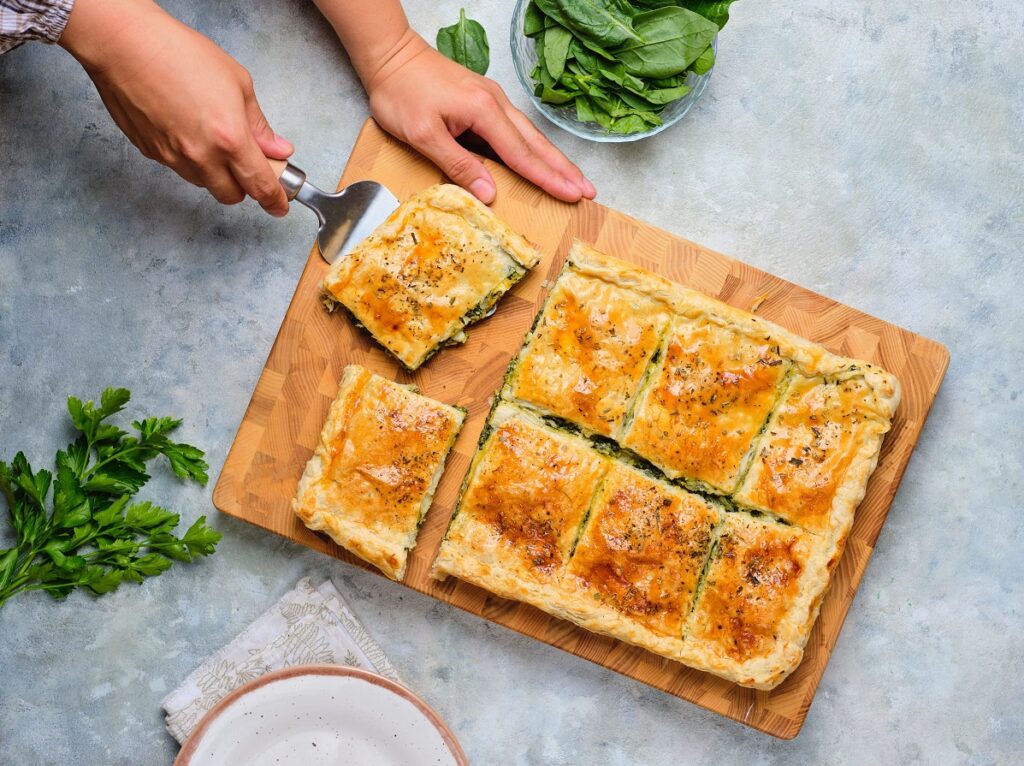 Χορτόπιτα με φέτα και ανάλατη μυζήθρα