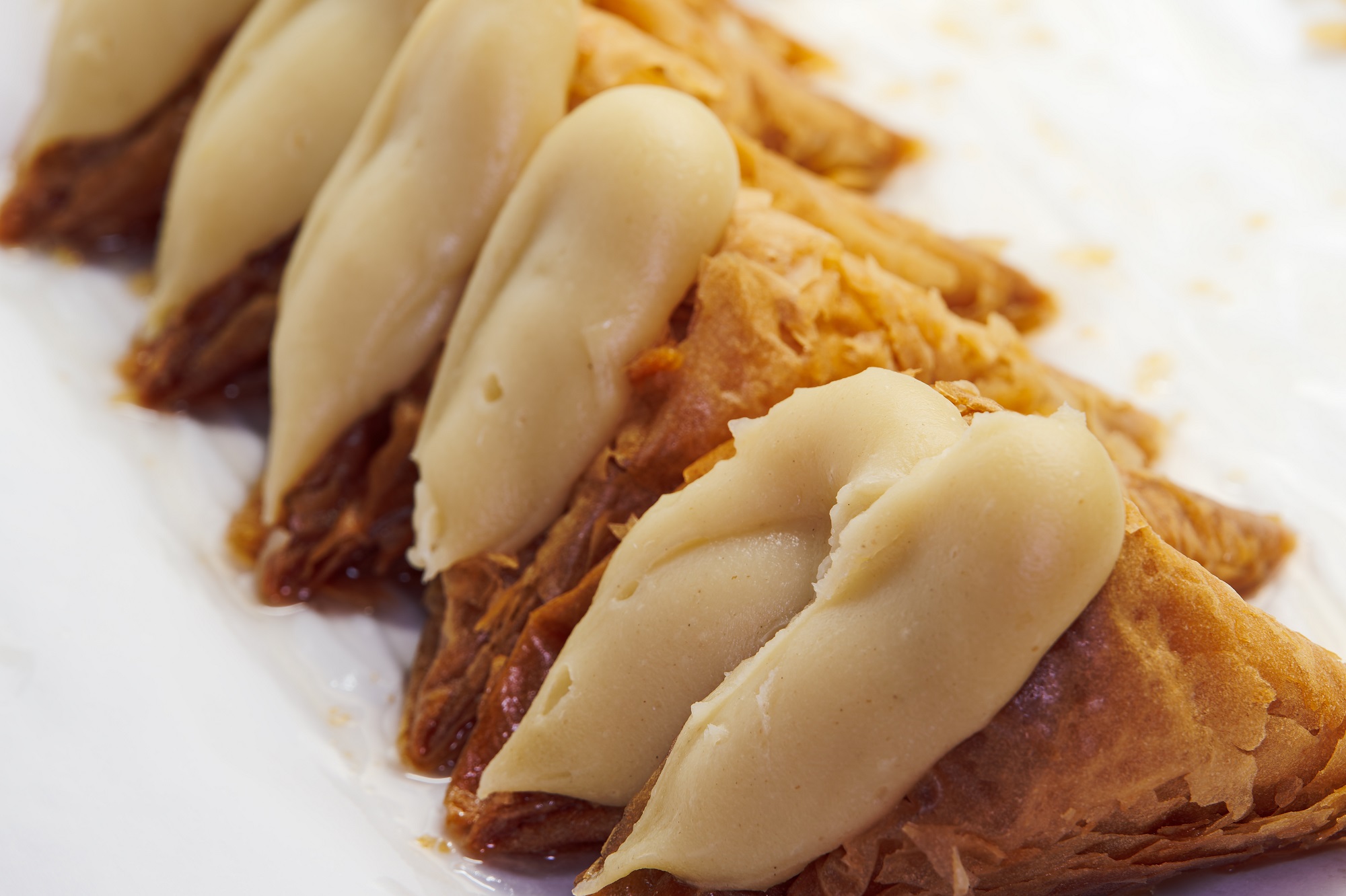 Trigona,Panoramatos,-,Crispy,Phyllo,Triangle,Pastries,With,Custard,Close
