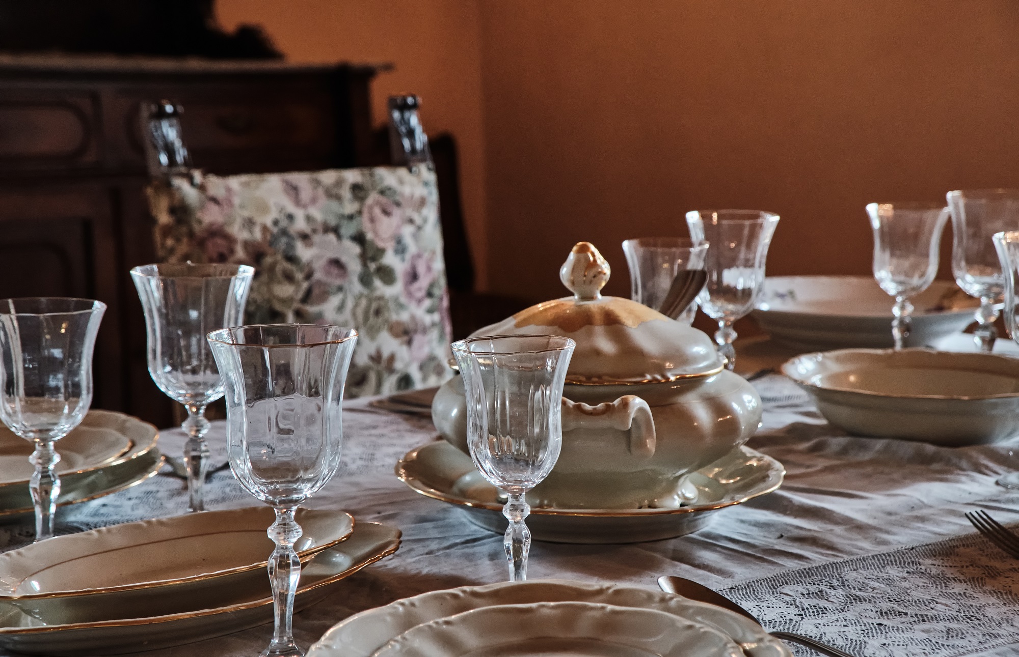 Interior,View,Of,Dining,Room,With,Elegant,Luxury,Dinner,Table