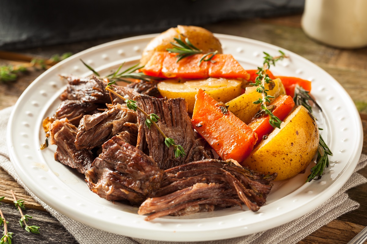 Homemade,Slow,Cooker,Pot,Roast,With,Carrots,And,Potatoes
